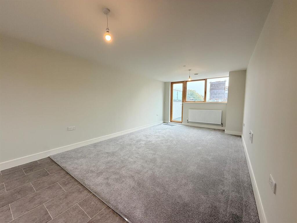 Apartment in Southend-on-Sea - View 5