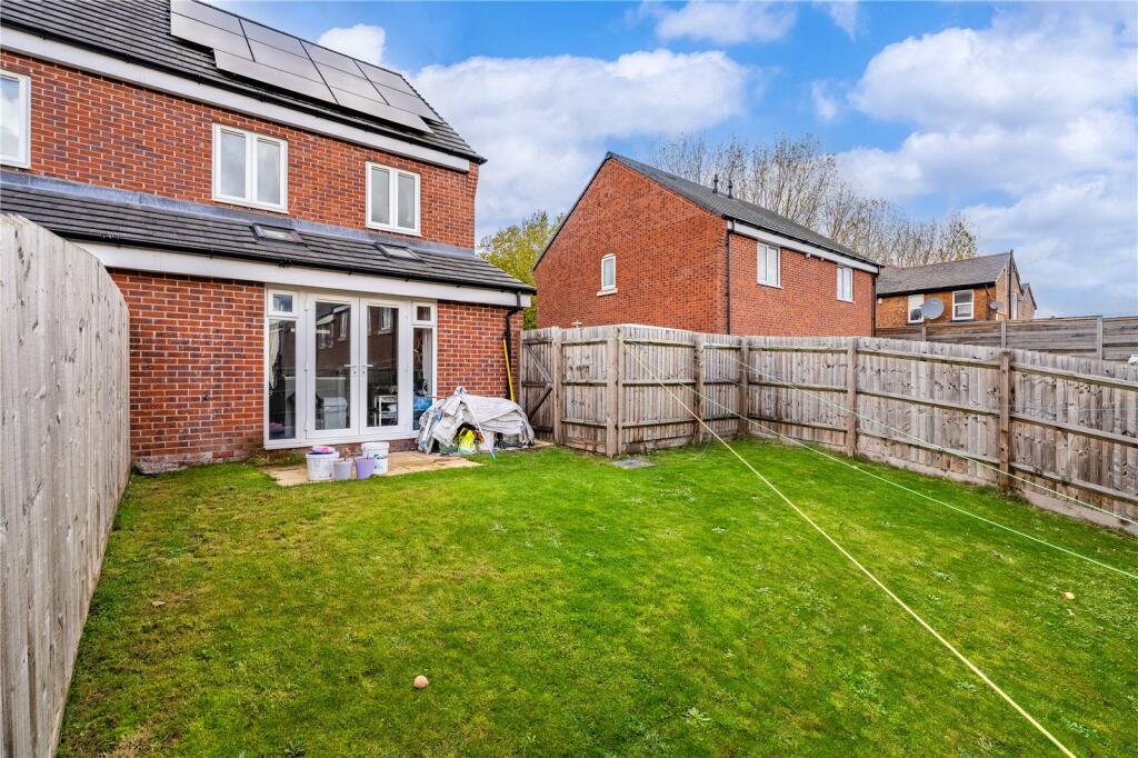 Steelhouse Lane, Parkfields, Wolverhampton, West Midlands, WV2 photo 3