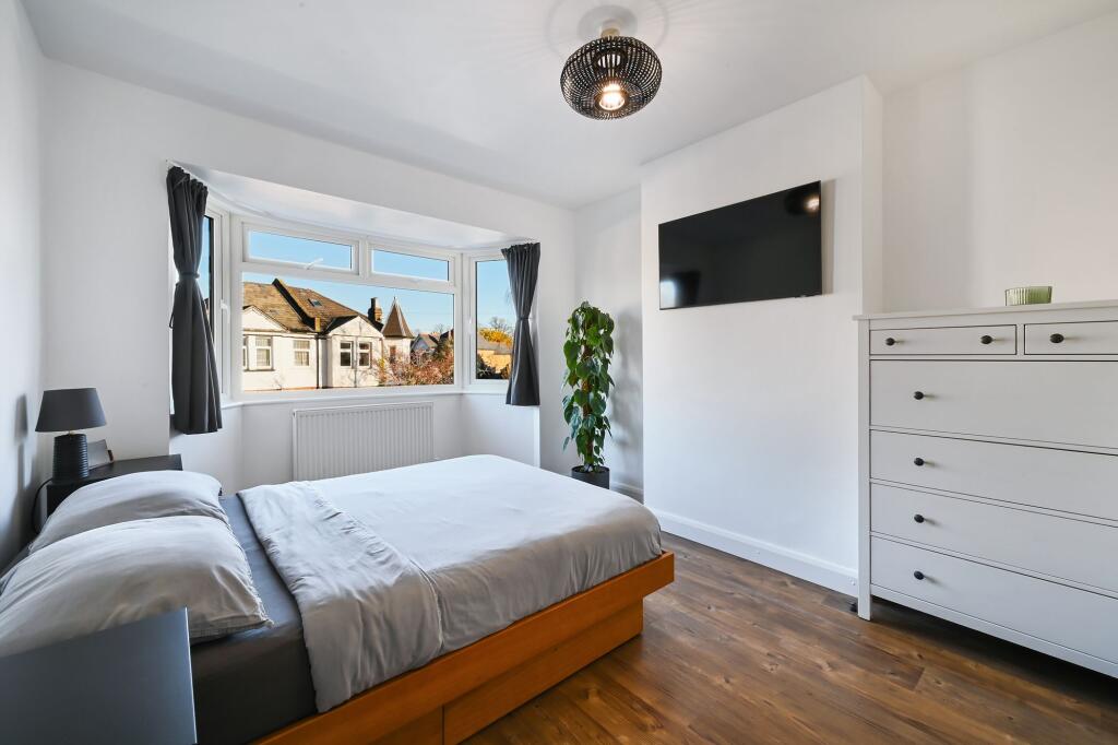 Apartment in London, Royal Borough of Kingston upon Thames - More