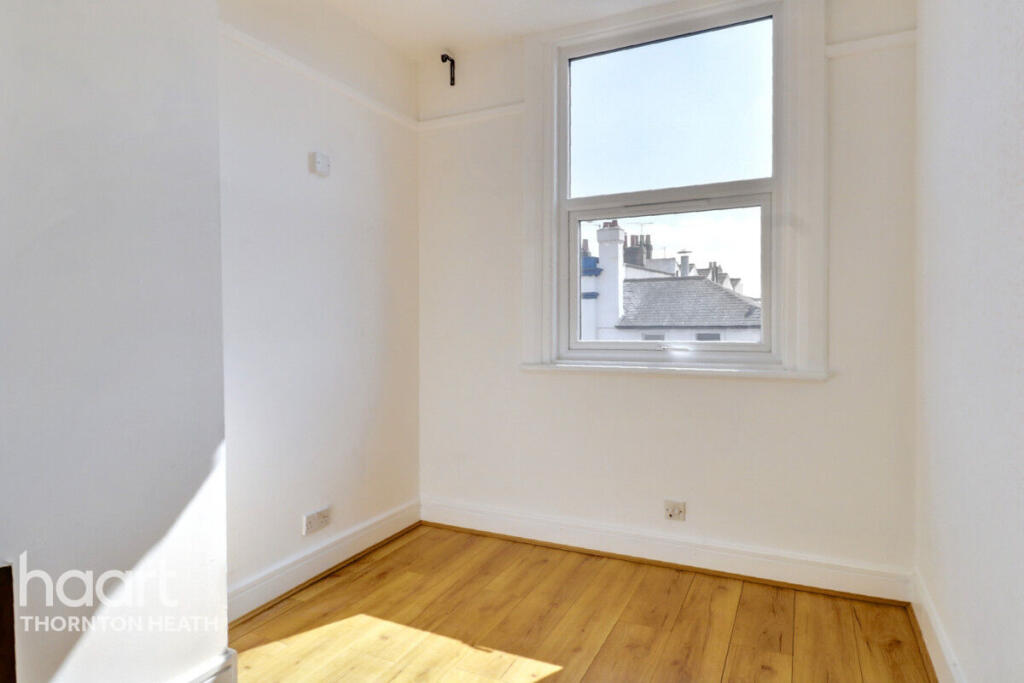 2-bed flat on Brigstock Road, Thornton Heath, £235,000