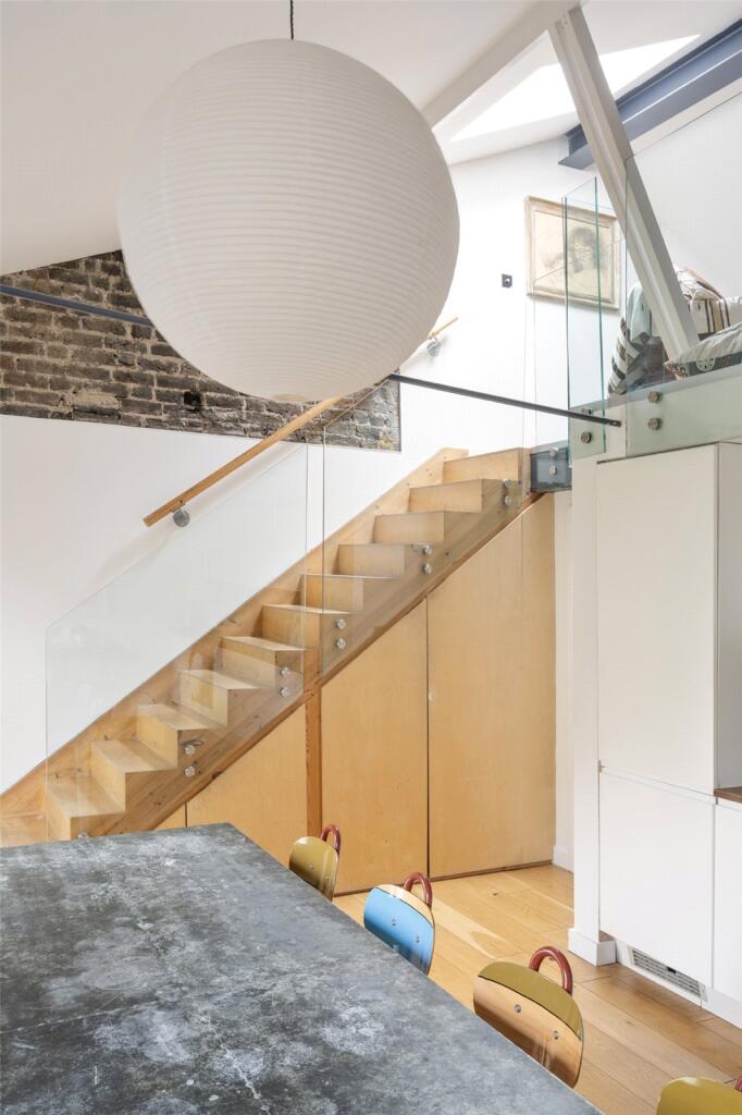 Apartment in London - More