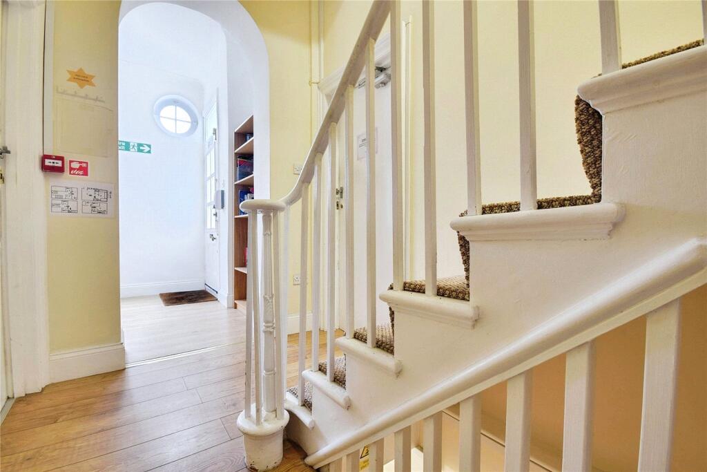 House in London - View 5
