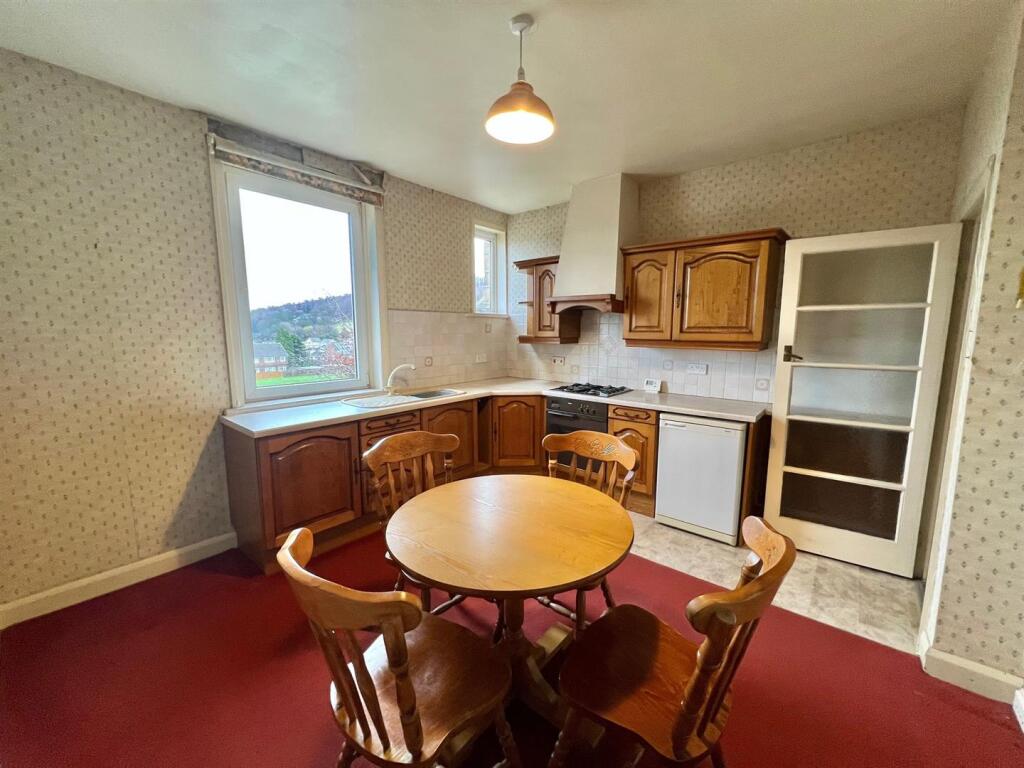 Windsor Road, Cowlersley, Huddersfield photo 3