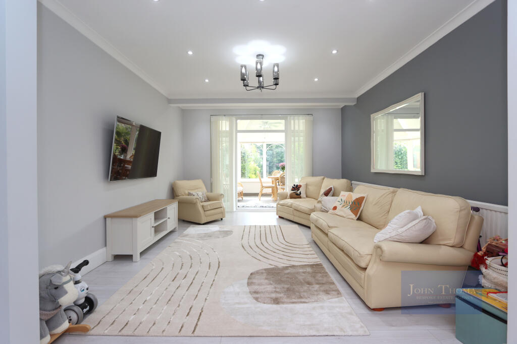 Fontayne Avenue, Chigwell, Essex, IG7 – pohled 5