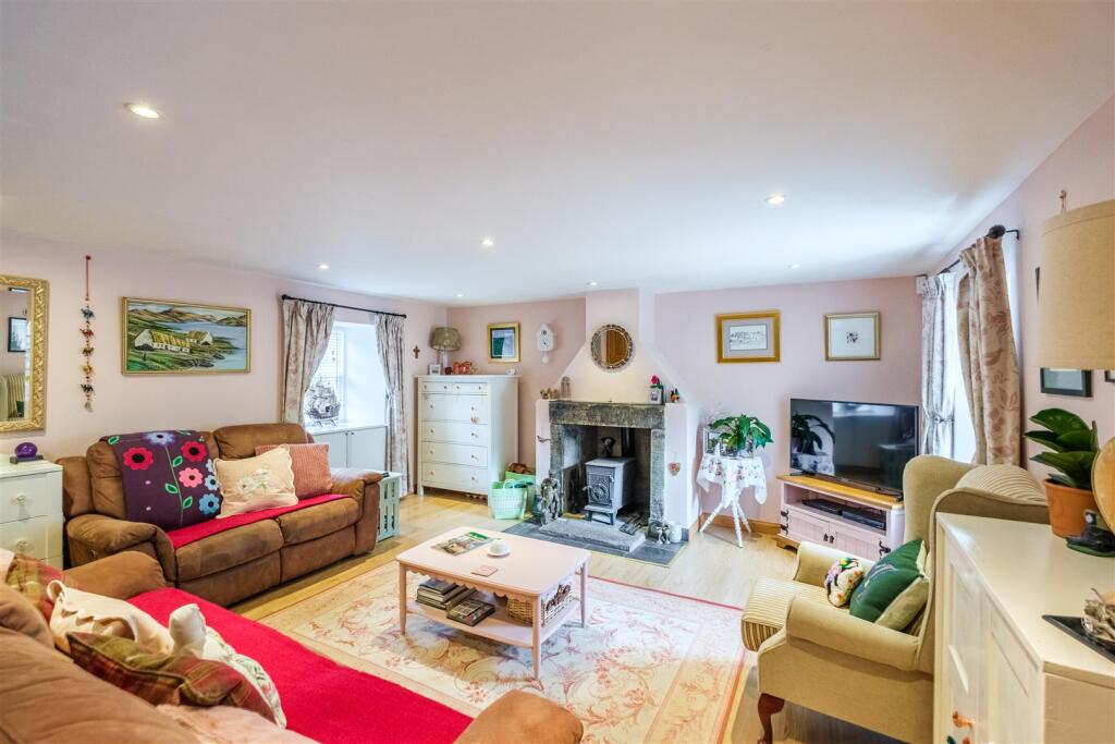 House in Lanark, South Lanarkshire - View 2