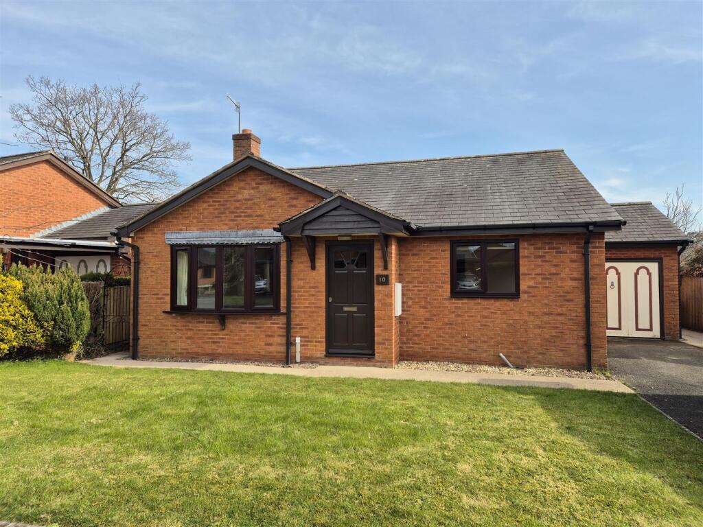 Main image of property: Maes Derw, Llanfechain