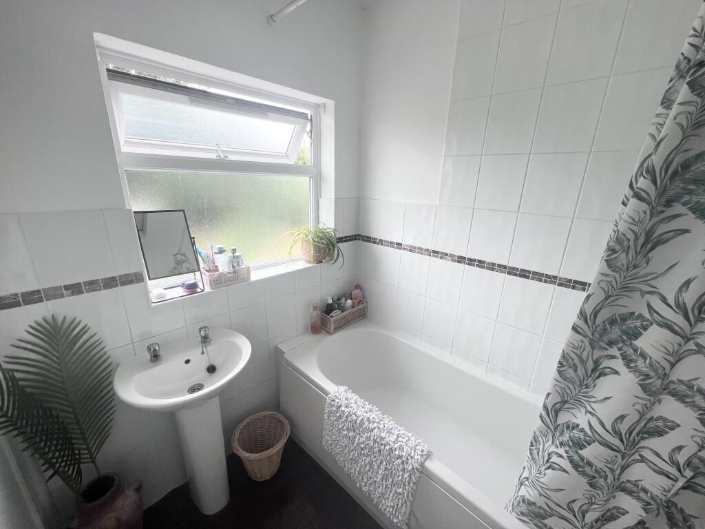 Beech Avenue, Beeston, NG9 - More