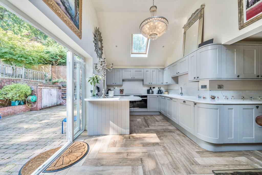 House in Waverley, Boundstone, Farnham - View 4