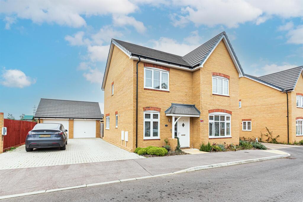 Main image of property: Rhodes Close Winnersh, Berkshire, RG41 5SL