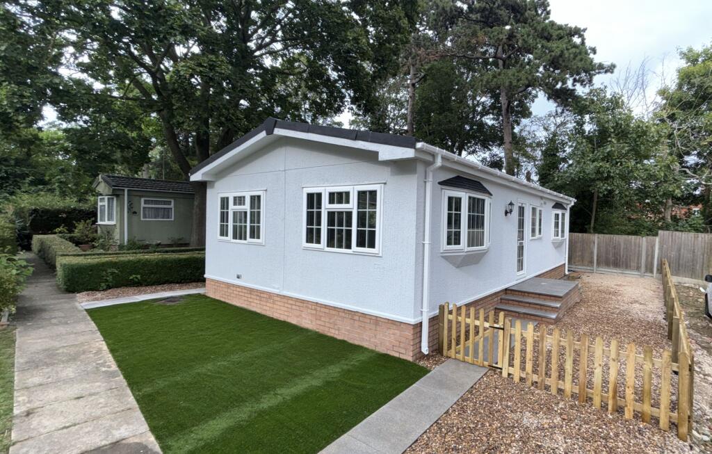 Main image of property: , Lincolnshire, NG34 7WB