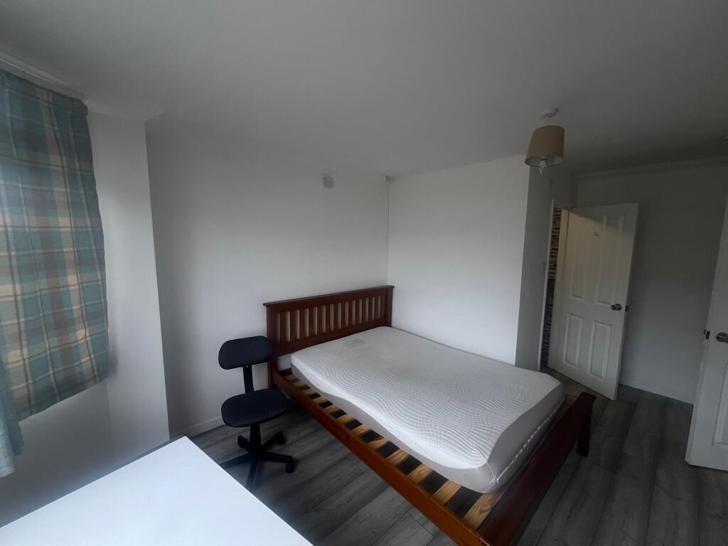 Main image of property: En-Suite Bedroom, Meadowsweet Avenue, Filton