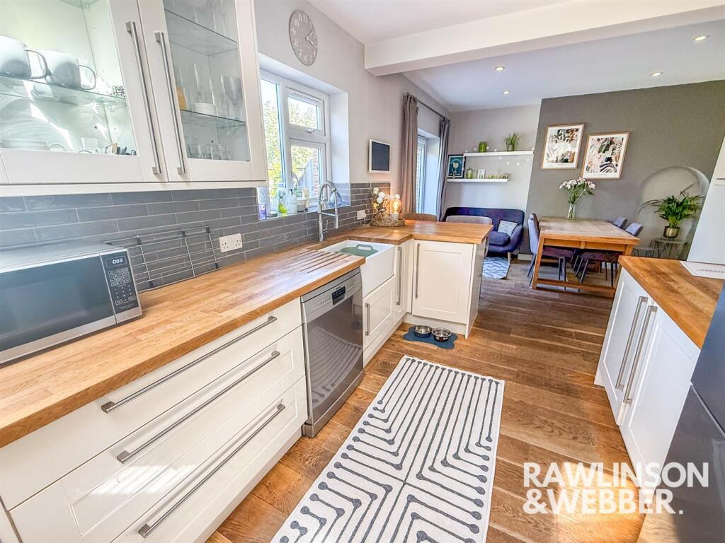Molesham Way, West Molesey photo 4