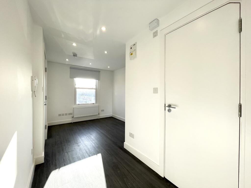 House in London - View 5