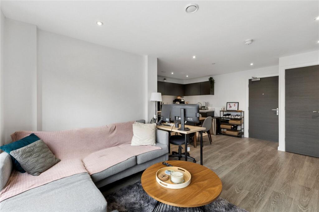 Apartment in Salford, Greater Manchester - View 3