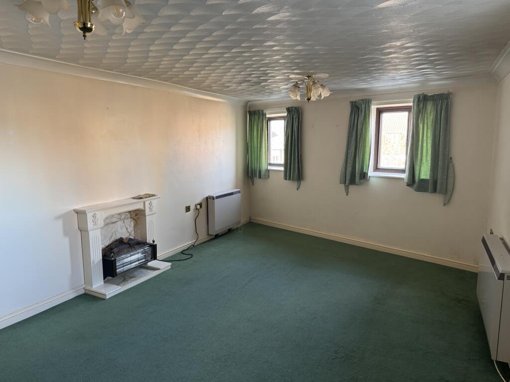 2-bed flat on Flat 10, Haven Hall, South Square, Boston, Lincolnshire PE21 6HX, £50,000