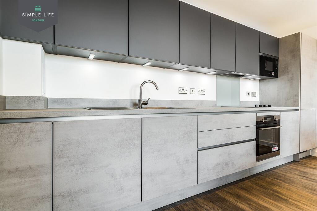 Apartment in Romford - View 3