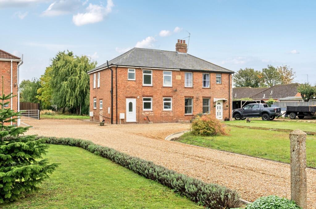 3-bed semi-detached on Churchgate, Gedney, Spalding, Lincolnshire, PE12, £250,000