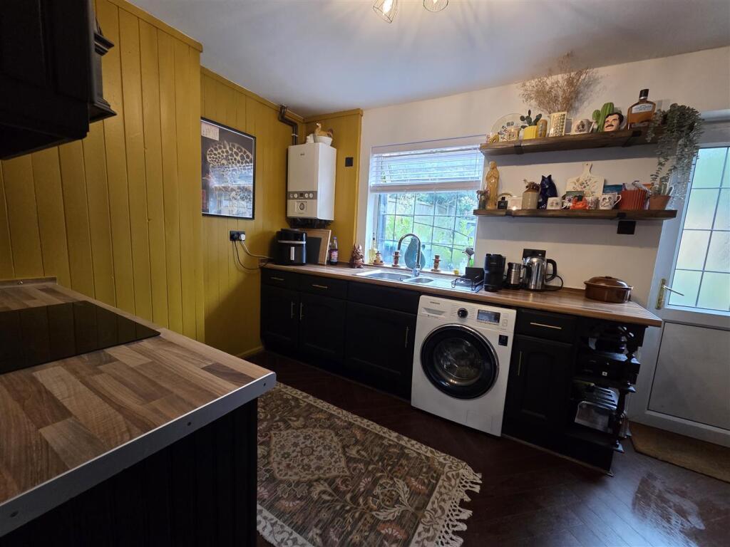 House in Mansfield, Nottinghamshire - View 4