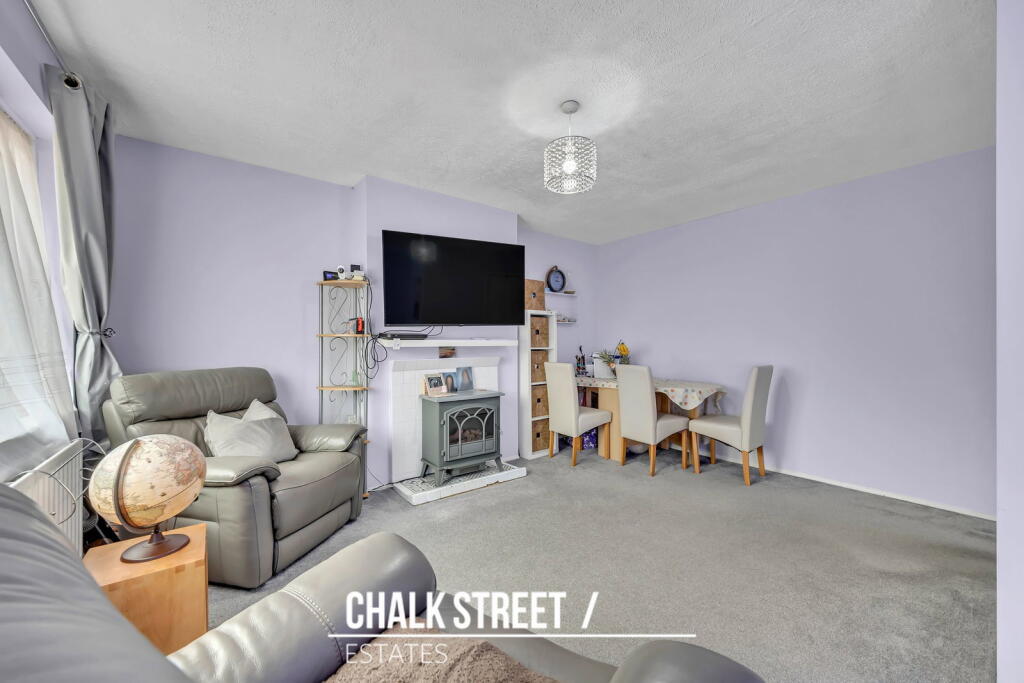 Apartment in Romford - View 3