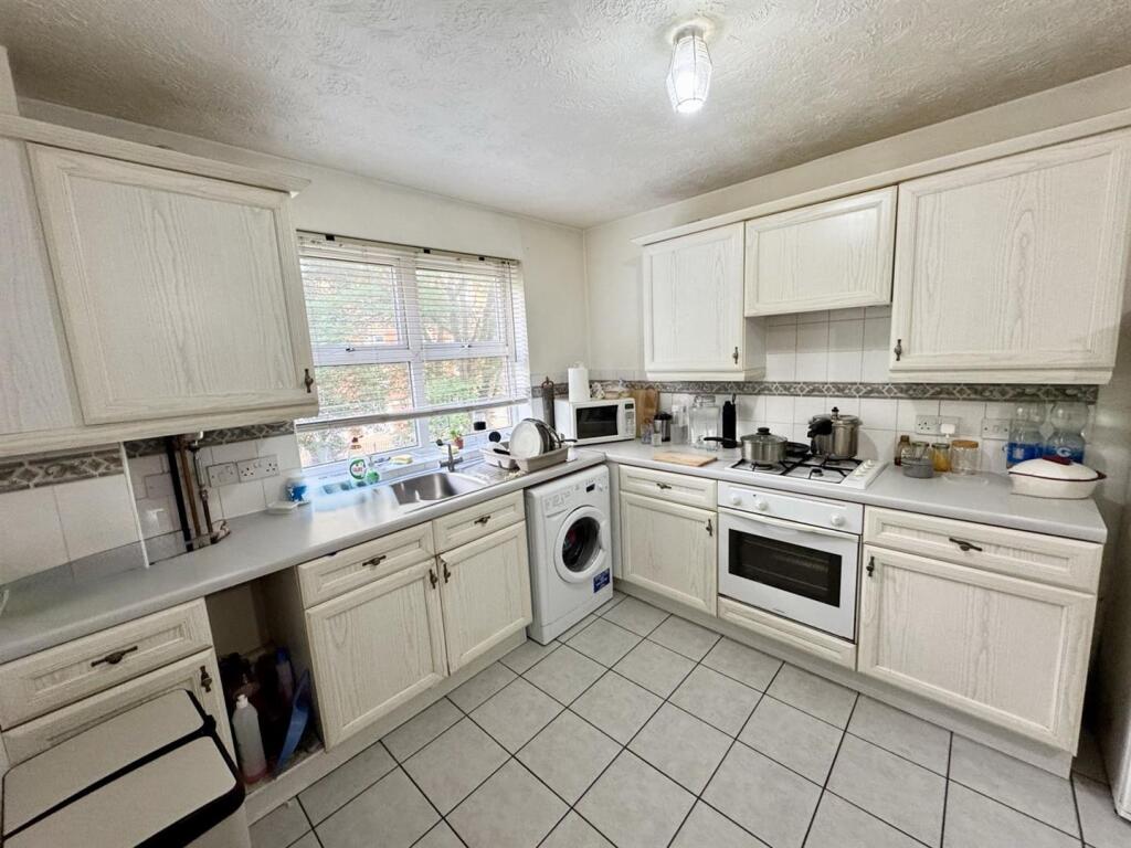 Apartment in Croydon - View 5