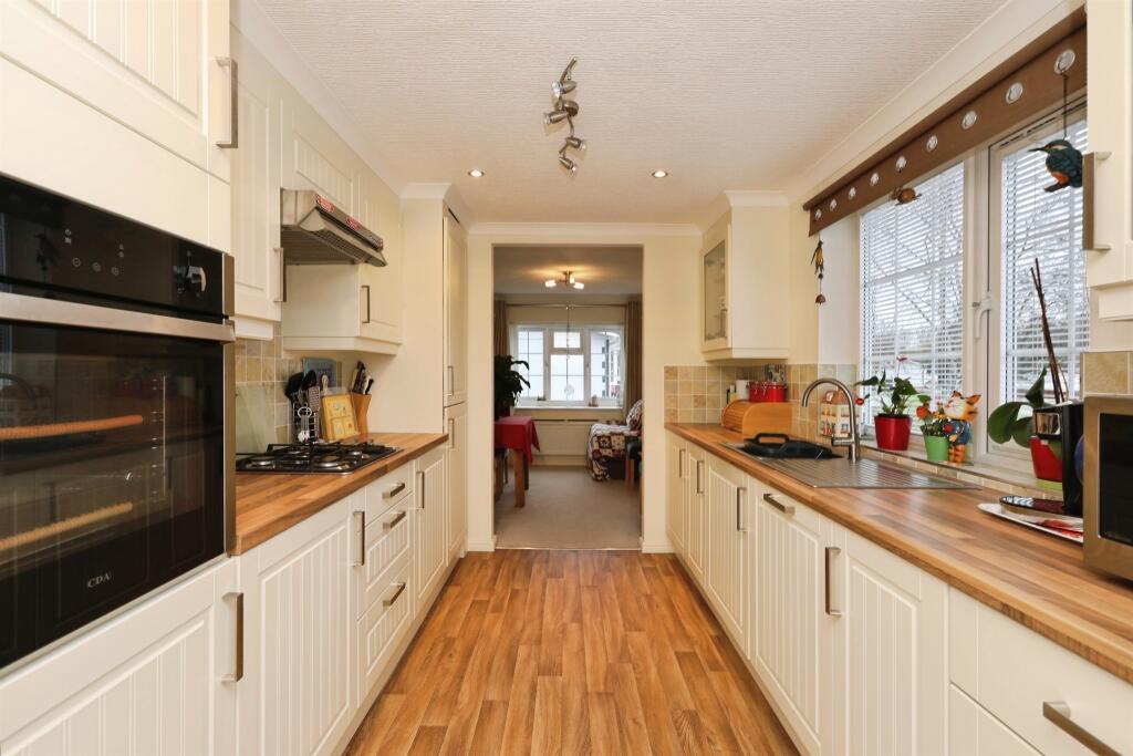 Newcastle Avenue, Worksop photo 4