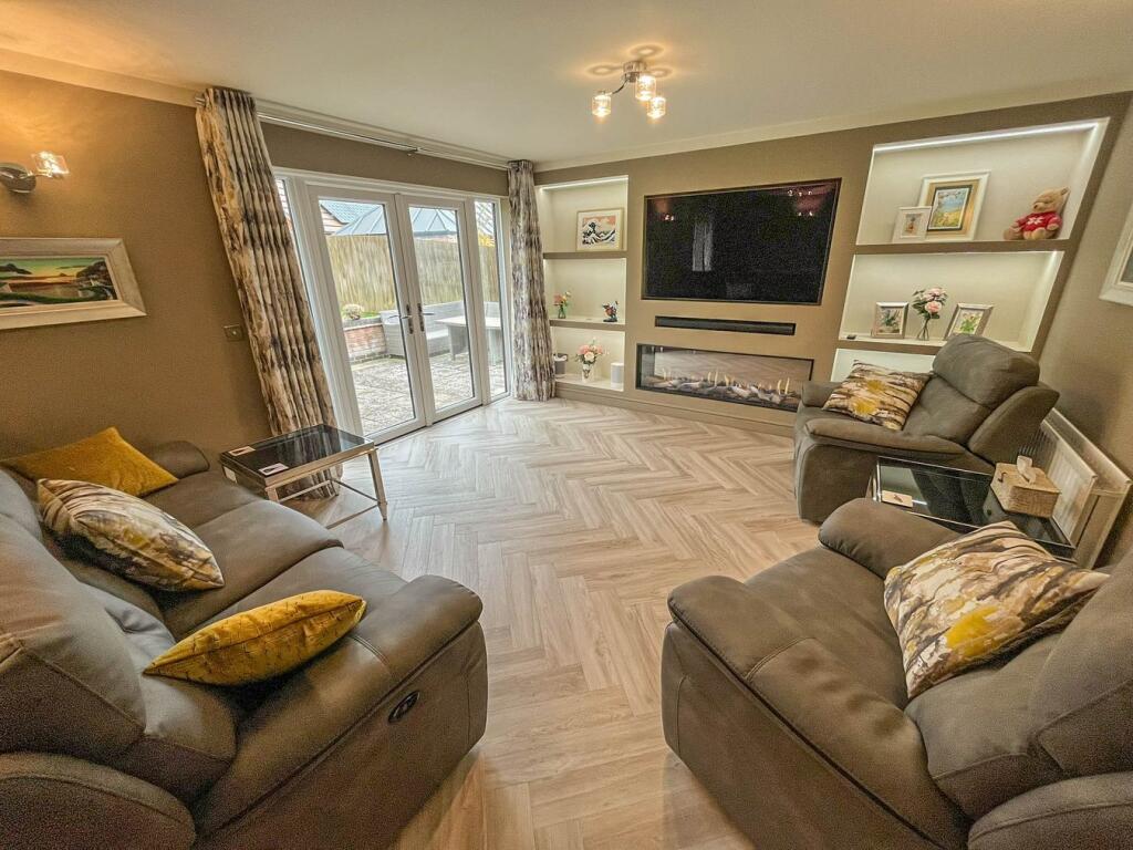 Hibbert Close, Rugby, CV22 photo 2