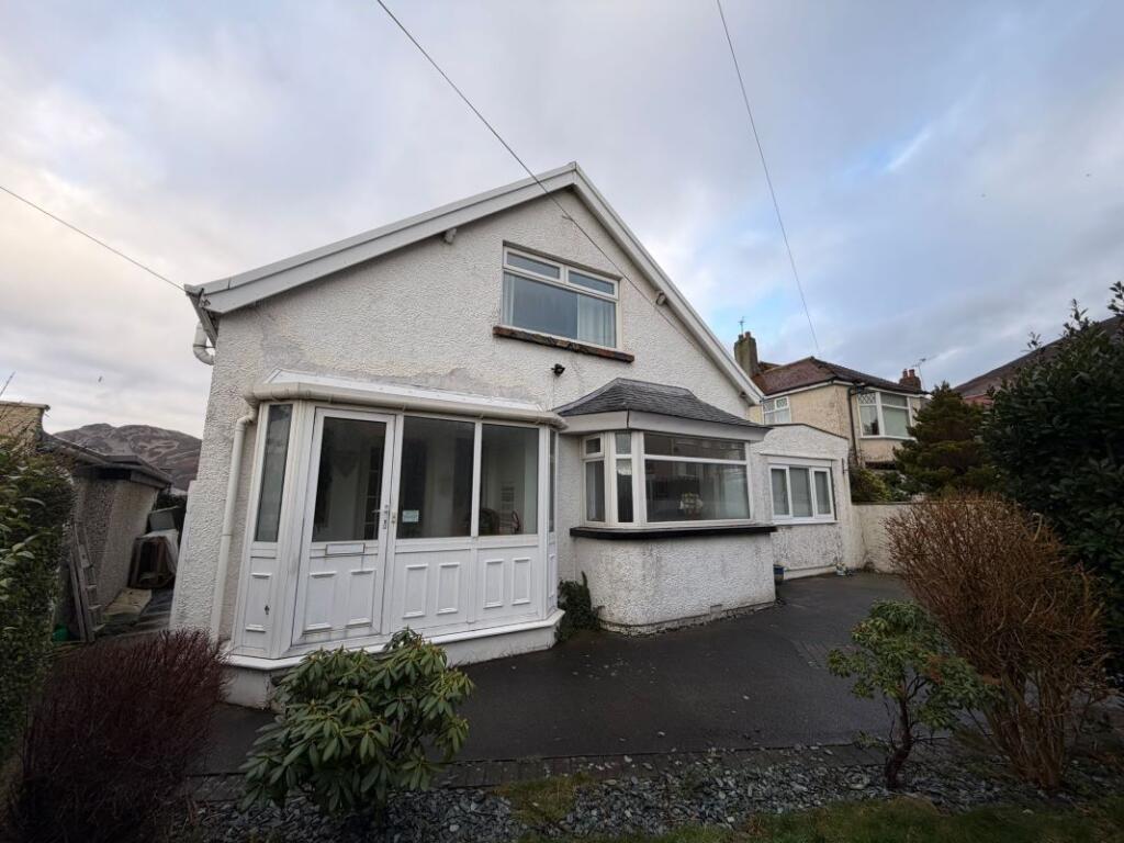 13 Gogarth Avenue, Dwygyfylchi, Penmaenmawr, Gwynedd, LL34 6PY photo 2