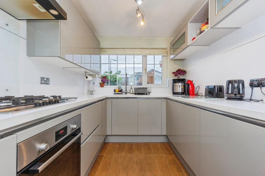 Elmwood, Sale, Greater Manchester, M33 photo 4