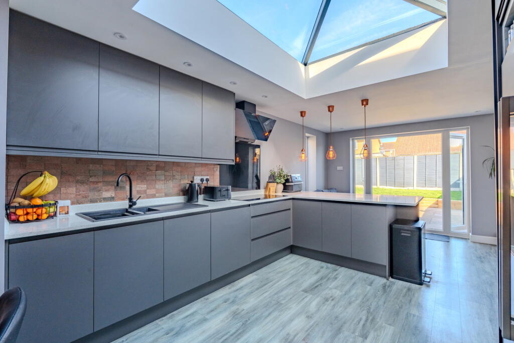 Wannock Close, Carlton Colville, Lowestoft, NR33 8DW photo 3