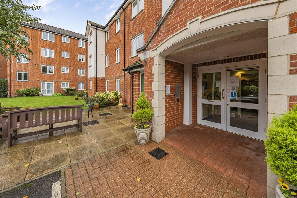 Apartment in Southall - View 5