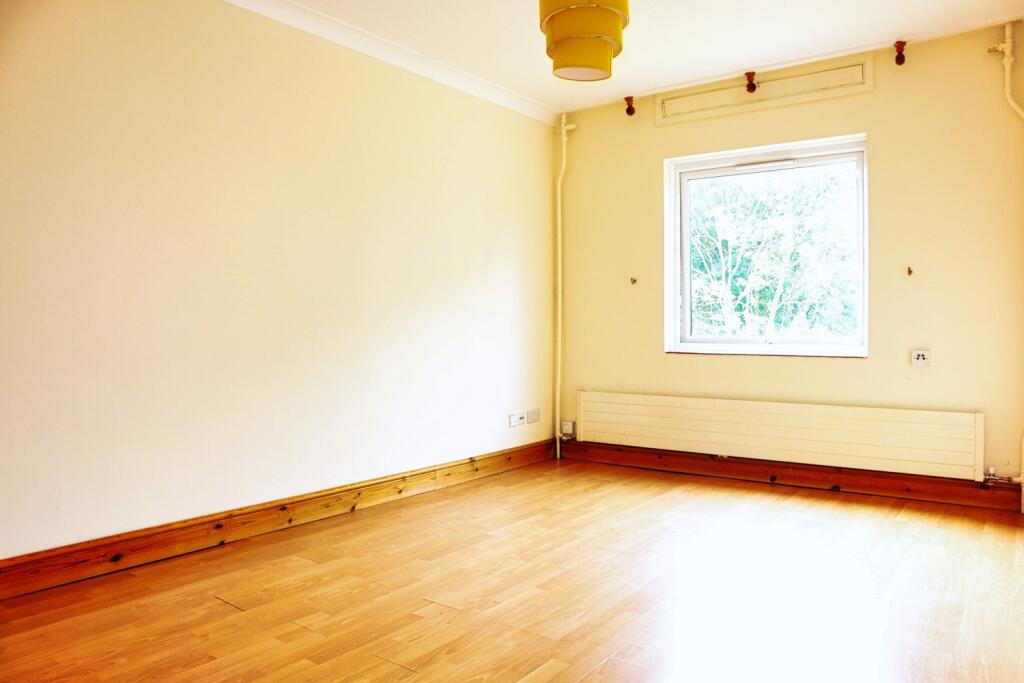 Apartment in Milton Keynes, Denbigh North, Bletchley and Fenny Stratford - View 2