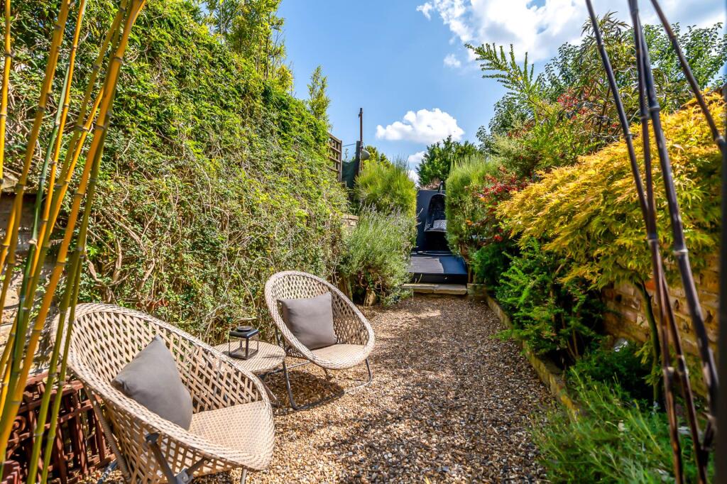 House in London - View 3