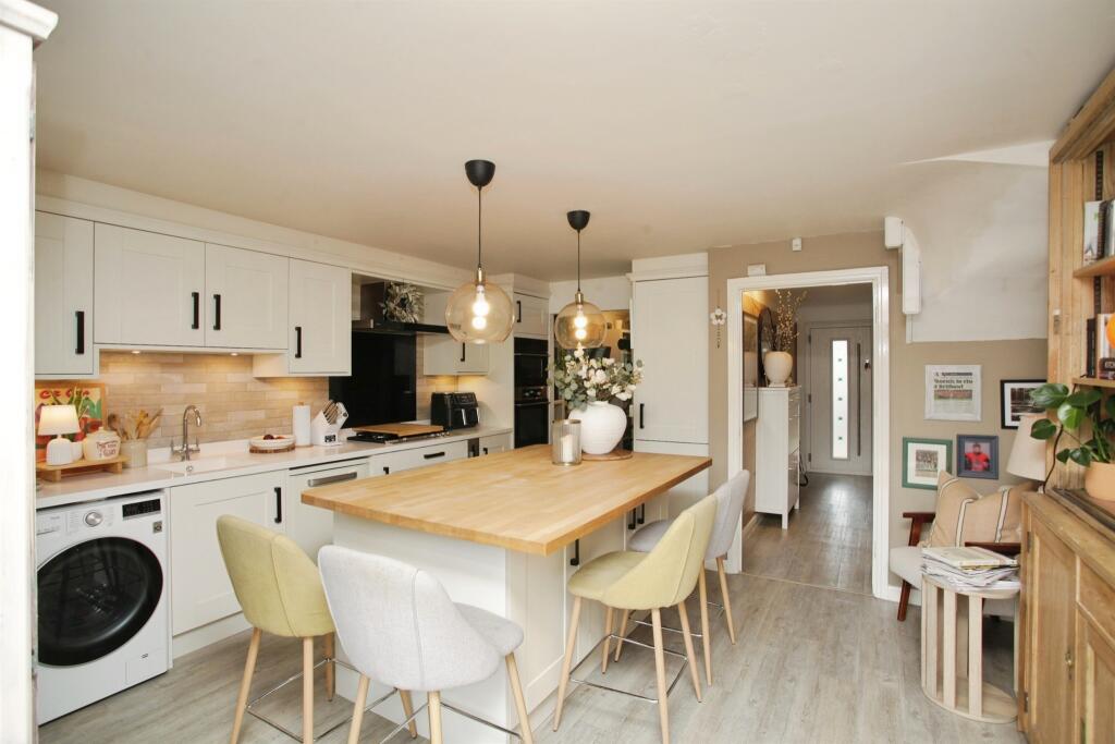 House in Rugby, Warwickshire - View 4