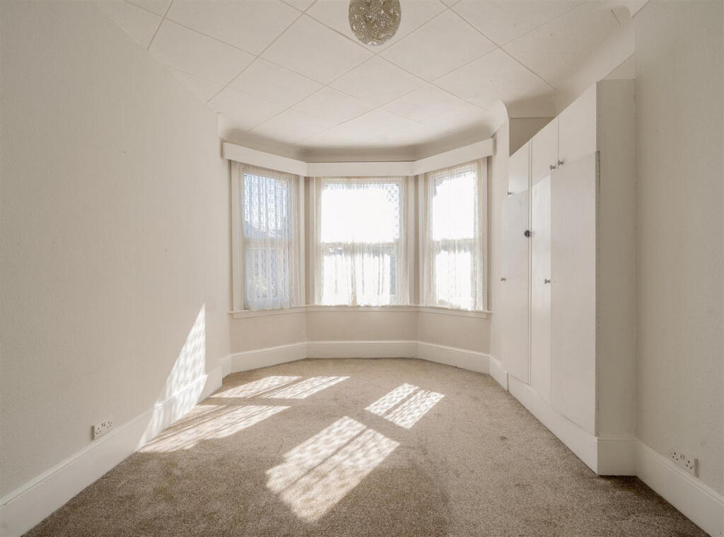 House in London, Willesden Green, Dollis Hill - More