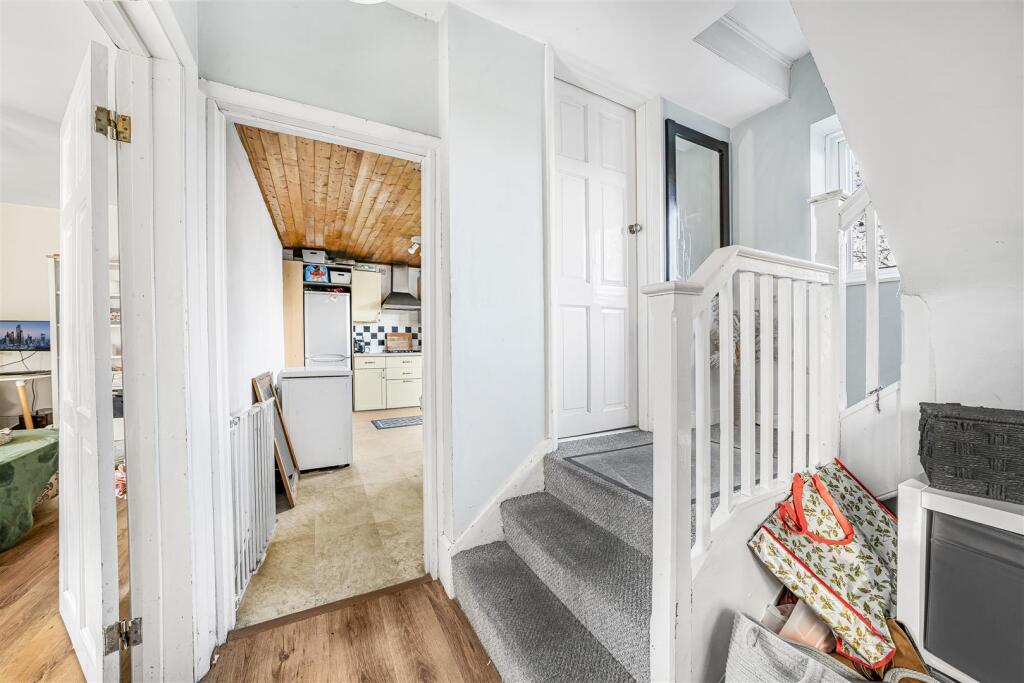 House in London, Becontree - More