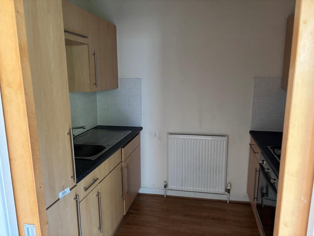 Apartment in Paisley, Renfrewshire - View 4