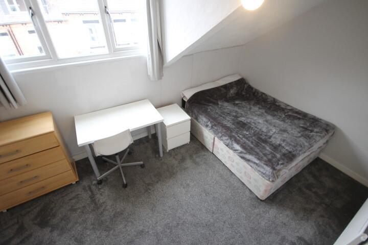 6 bedroom terraced house for rent