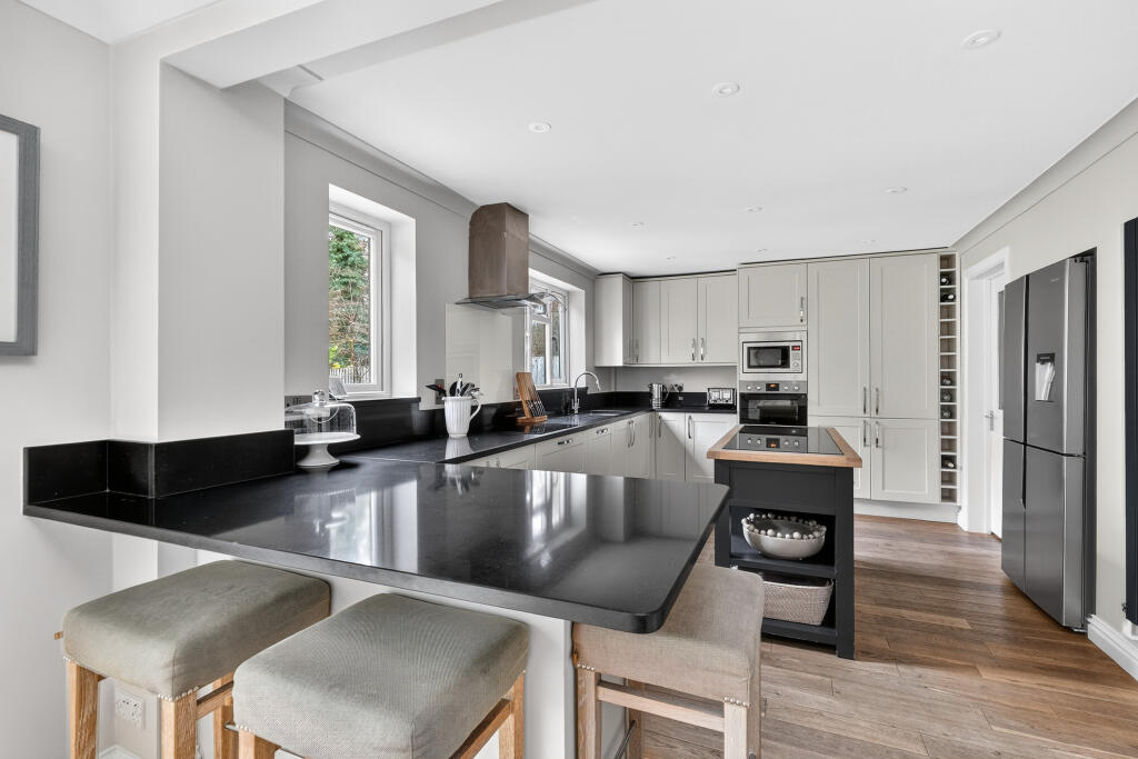 Foxglove Close, Winkfield Row, RG42 photo 2