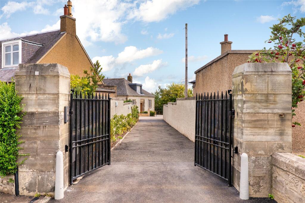 Park Crescent, Liberton, Edinburgh photo 4
