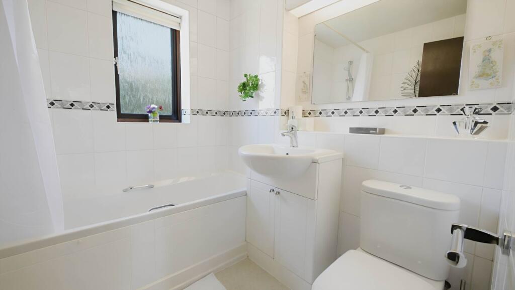 Additional image 12 of Bull Stag Green, Hatfield