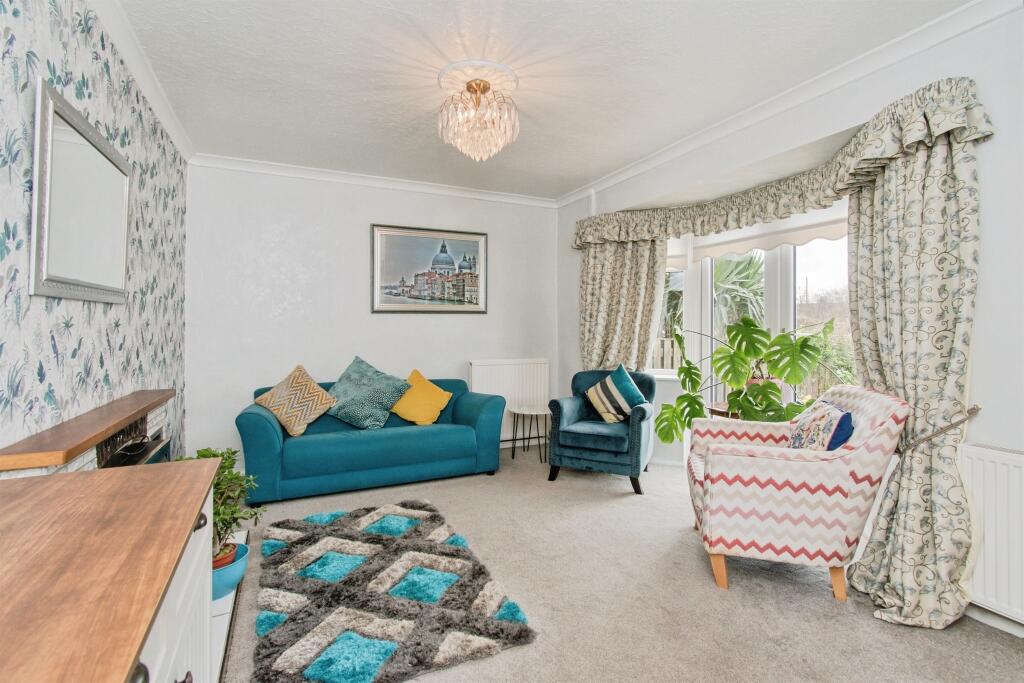 House in Wakefield, Hightown, Cutsyke - View 2