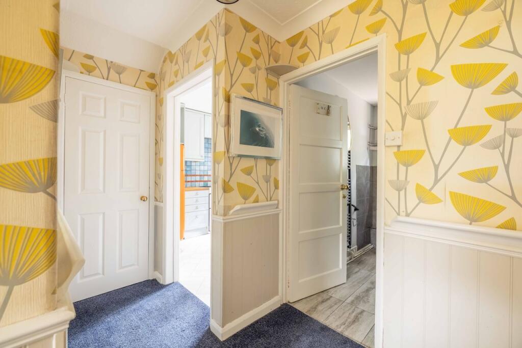 Apartment in Slough - View 5