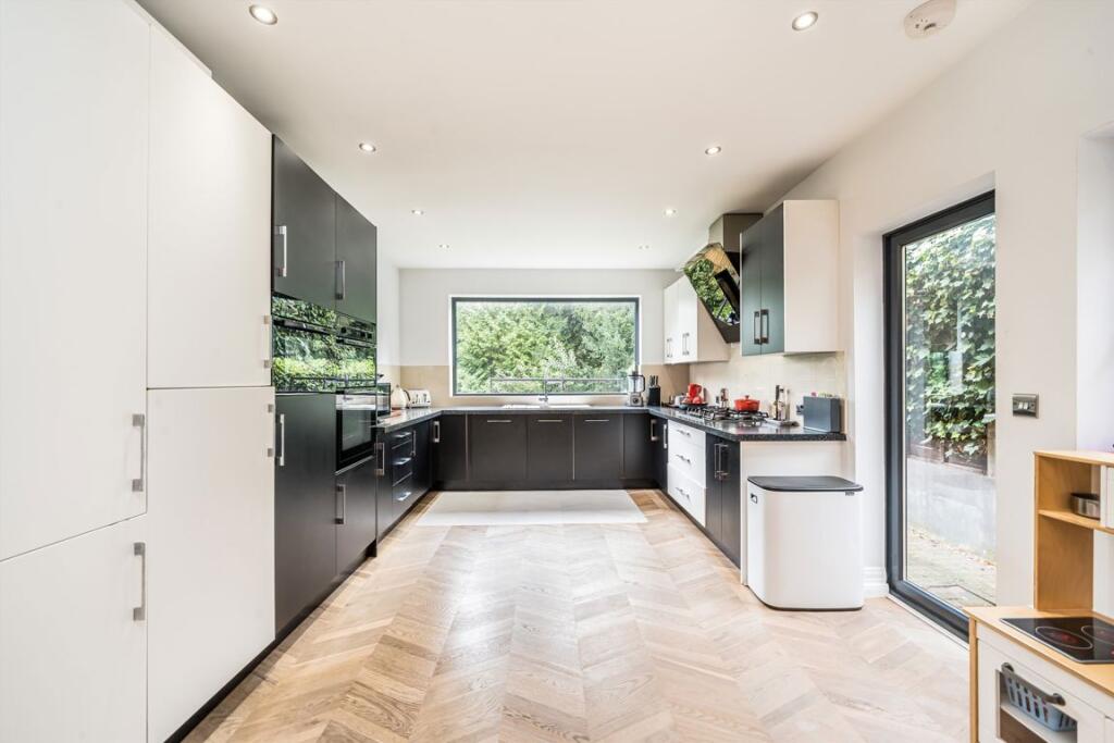 House in London - View 3