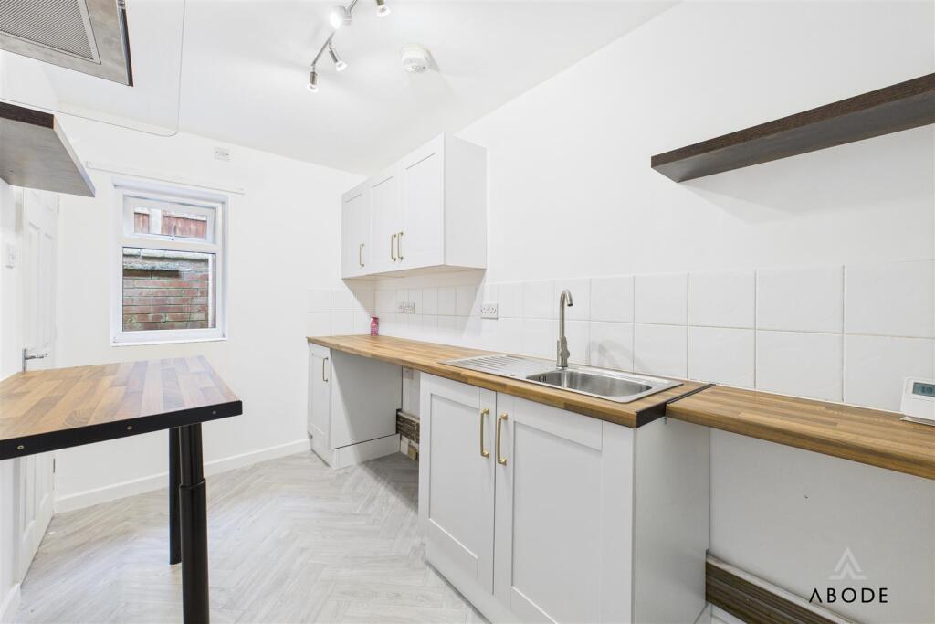 House in Stoke-on-Trent - View 2