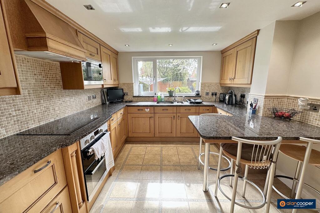 House in Nuneaton and Bedworth, St Nicolas Park - View 4