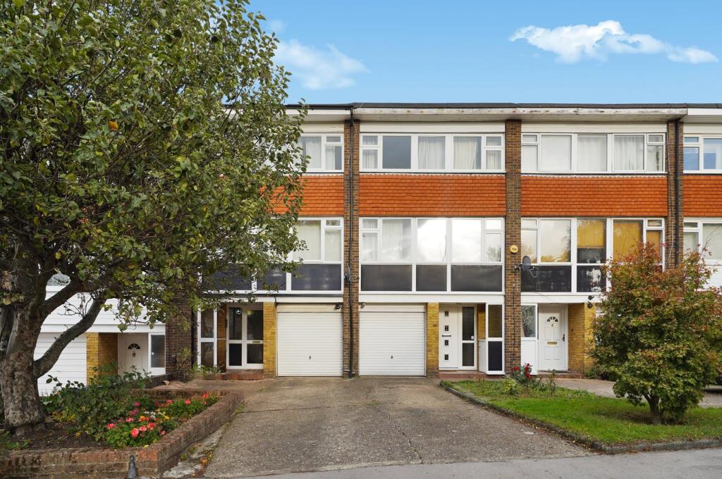 Main image of property: Bracewood Gardens, Croydon, CR0