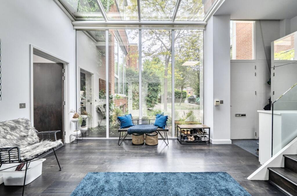 Main image of property: Ebury Mews N5, London