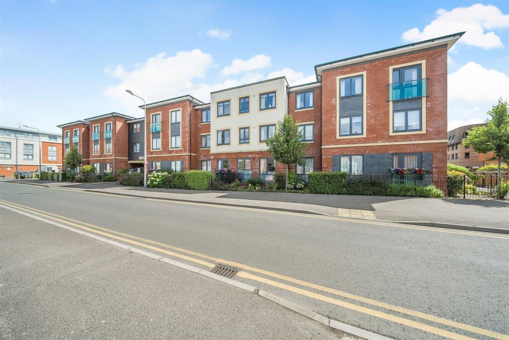 1-bed house on Avonbank Lodge, Newbury, Berkshire, £140,000
