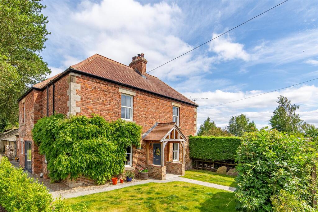 Main image of property: 2 Kirkley Park, Kirkley, Ponteland