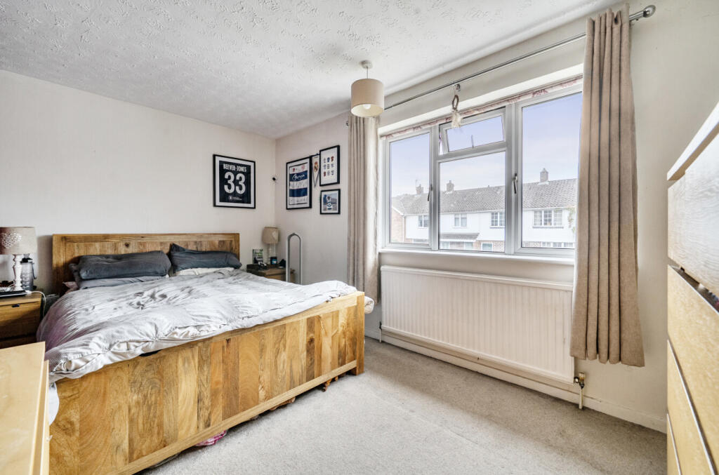 House in Bracknell - More